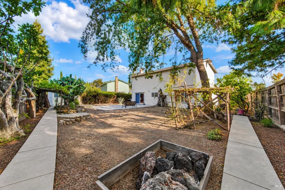 160 Clayton Circle Vacaville, CA 95687