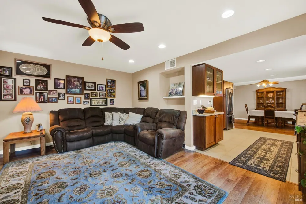 160 Clayton Circle Vacaville, CA 95687