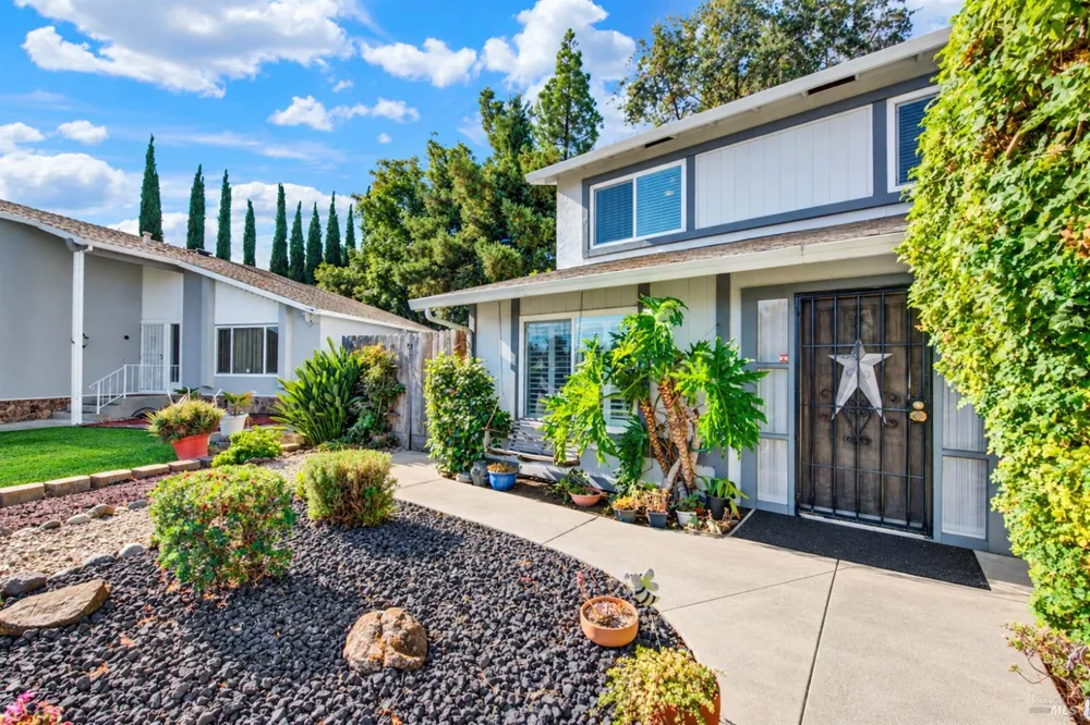 160 Clayton Circle Vacaville, CA 95687