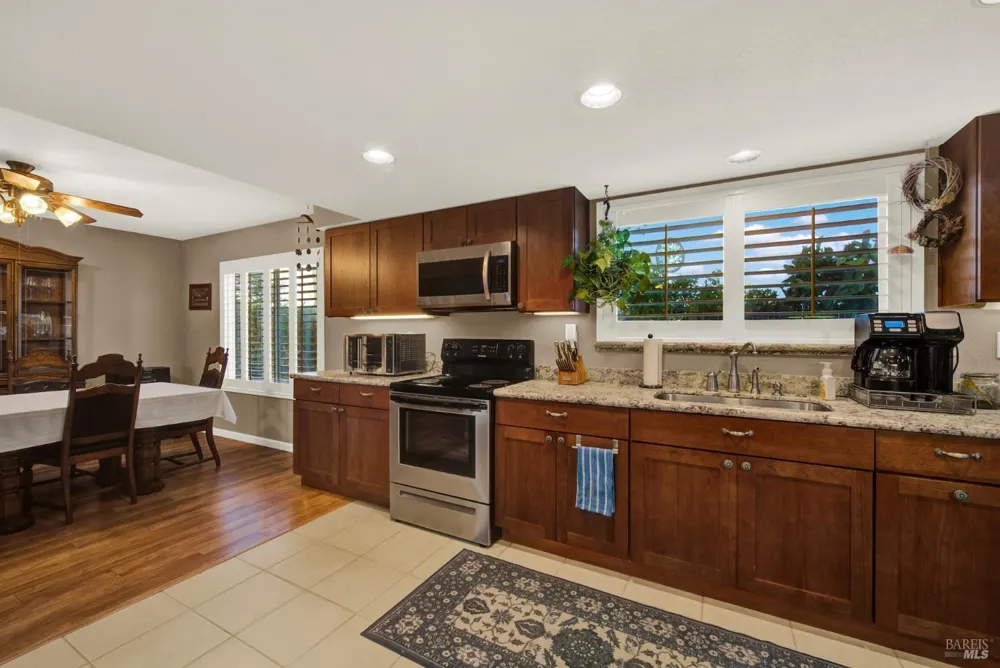 160 Clayton Circle Vacaville, CA 95687