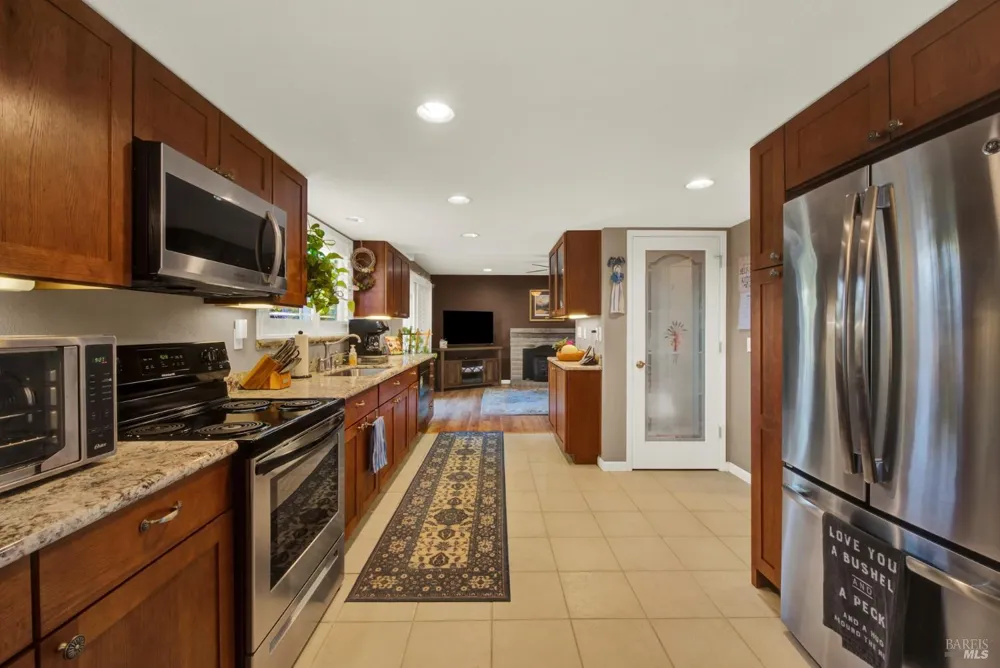 160 Clayton Circle Vacaville, CA 95687