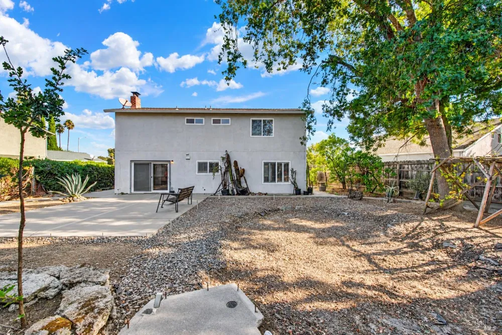 160 Clayton Circle Vacaville, CA 95687