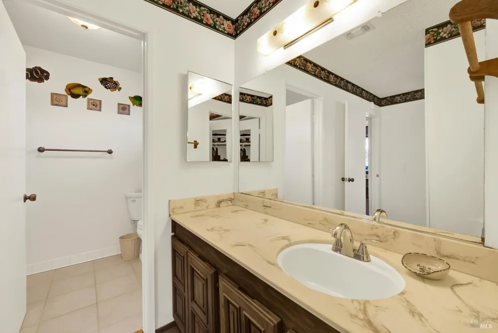 160 Clayton Circle Vacaville, CA 95687