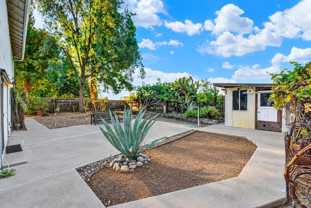 160 Clayton Circle Vacaville, CA 95687