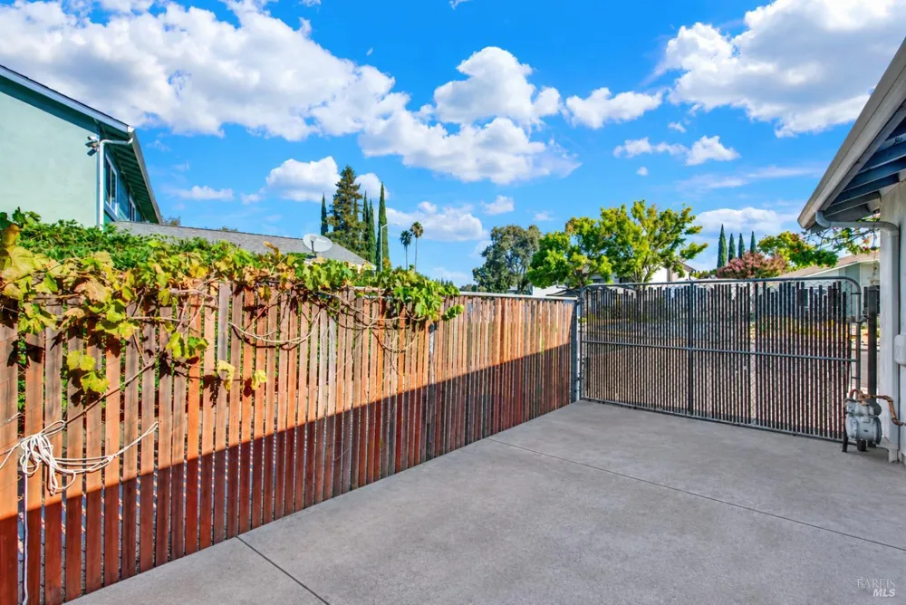 160 Clayton Circle Vacaville, CA 95687