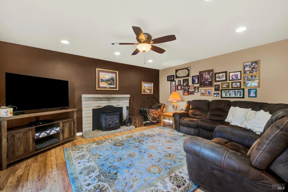 160 Clayton Circle Vacaville, CA 95687