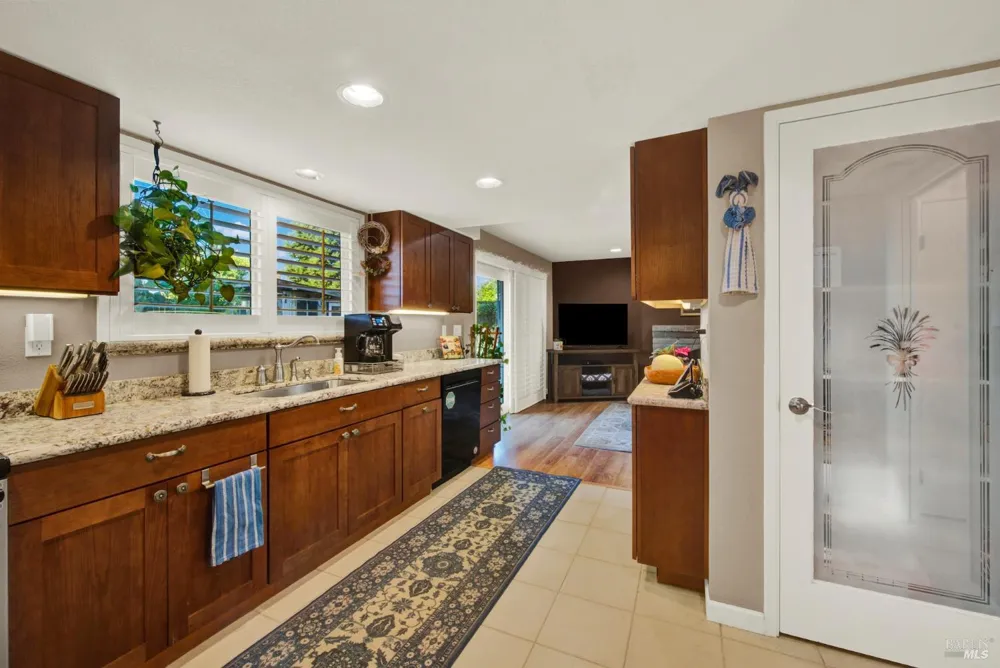 160 Clayton Circle Vacaville, CA 95687