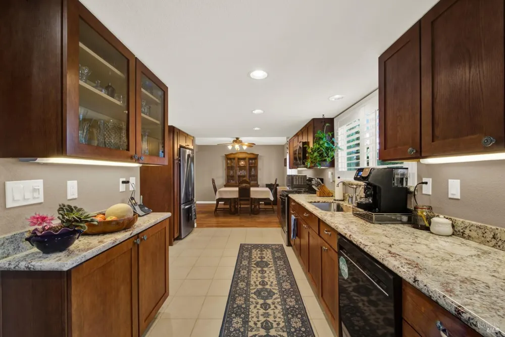 160 Clayton Circle Vacaville, CA 95687