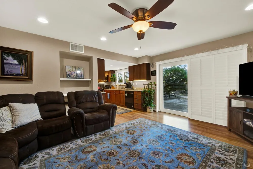 160 Clayton Circle Vacaville, CA 95687