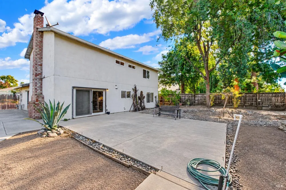 160 Clayton Circle Vacaville, CA 95687