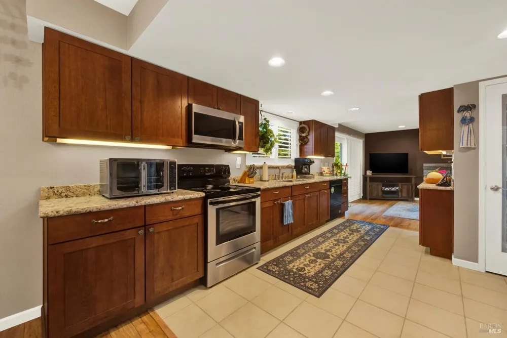 160 Clayton Circle Vacaville, CA 95687