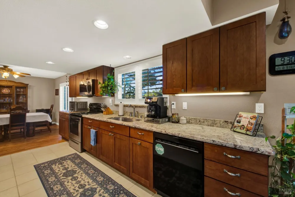 160 Clayton Circle Vacaville, CA 95687