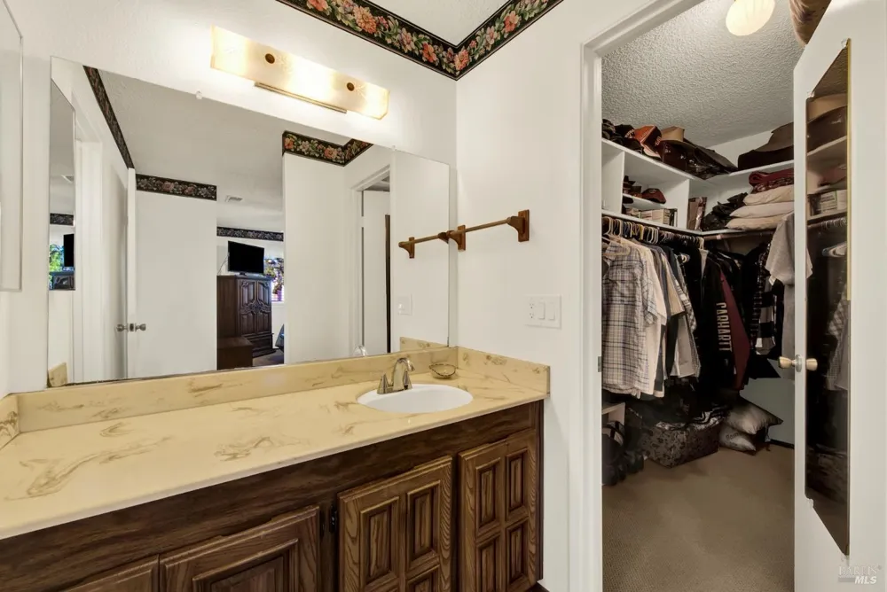 160 Clayton Circle Vacaville, CA 95687