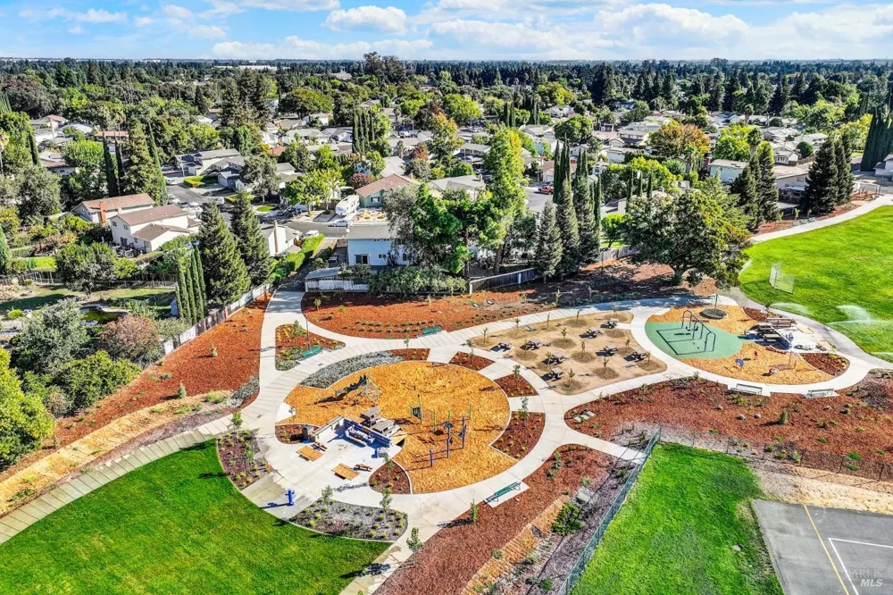 160 Clayton Circle Vacaville, CA 95687
