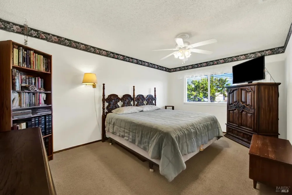 160 Clayton Circle Vacaville, CA 95687