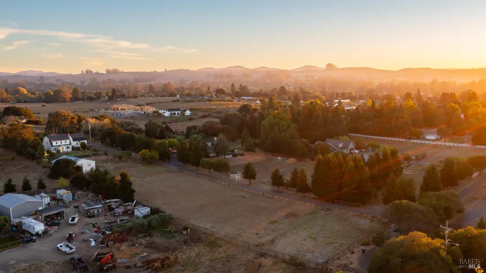 111 Haverfield Lane Petaluma, CA 94952