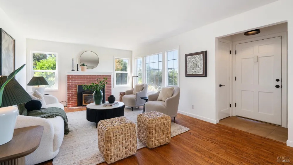 111 Haverfield Lane Petaluma, CA 94952