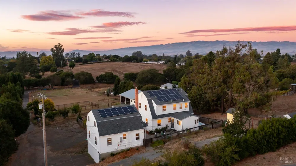 111 Haverfield Lane Petaluma, CA 94952