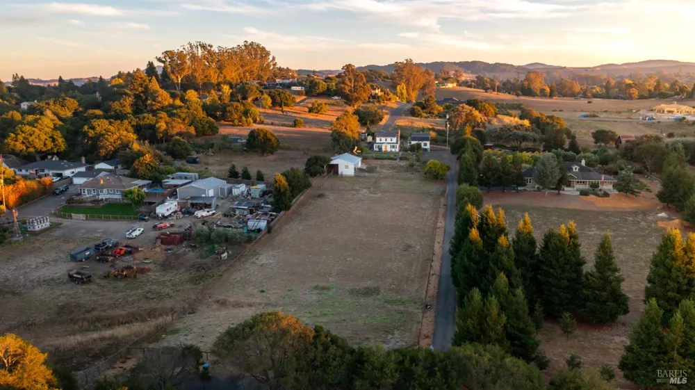 111 Haverfield Lane Petaluma, CA 94952