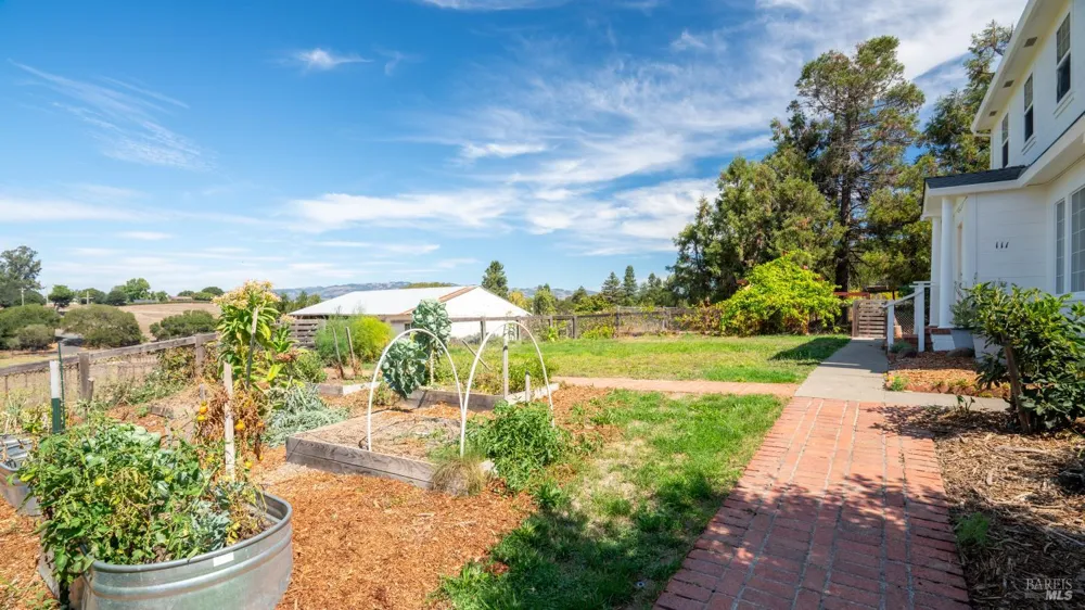 111 Haverfield Lane Petaluma, CA 94952