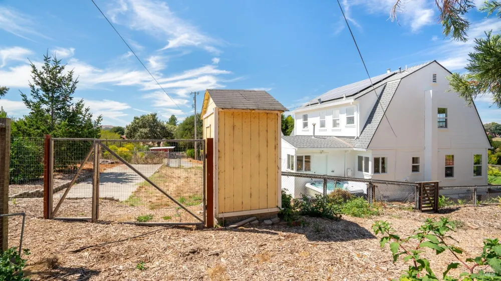 111 Haverfield Lane Petaluma, CA 94952