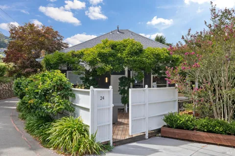 24 Glen Drive