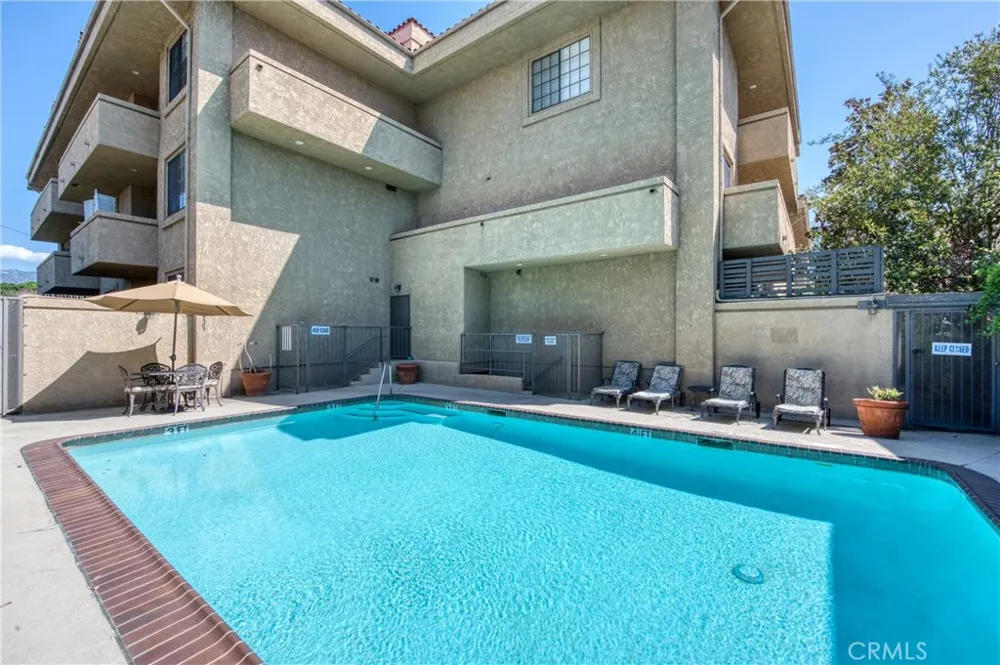 221 S Oak Knoll Avenue #202 Pasadena, CA 91101
