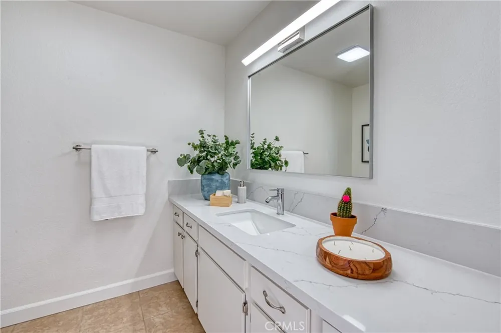 221 S Oak Knoll Avenue #202 Pasadena, CA 91101