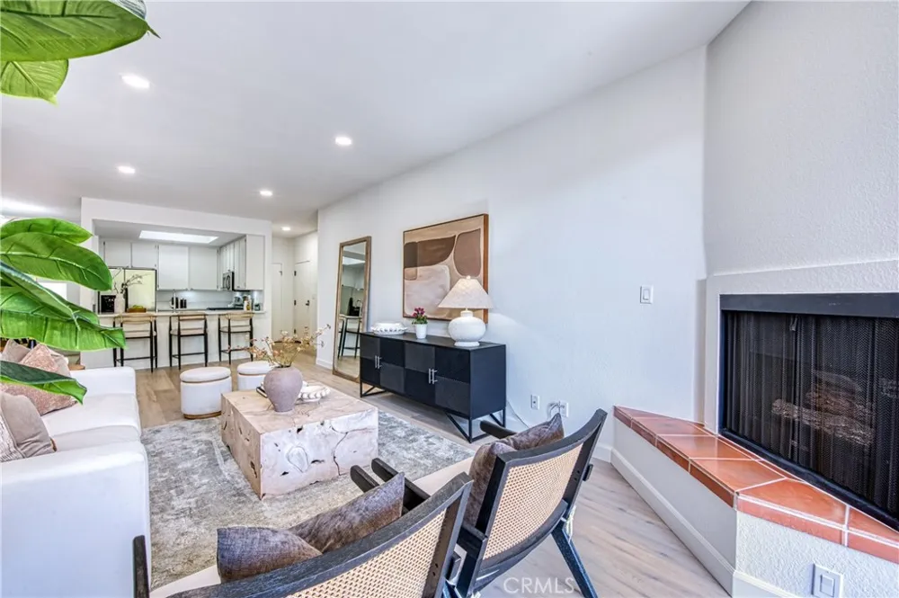 221 S Oak Knoll Avenue #202 Pasadena, CA 91101