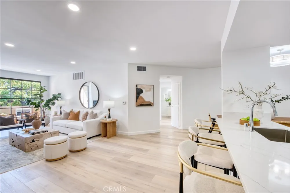 221 S Oak Knoll Avenue #202 Pasadena, CA 91101