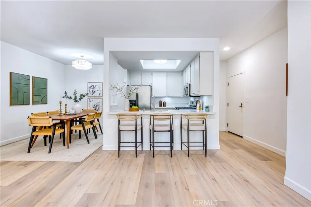 221 S Oak Knoll Avenue #202 Pasadena, CA 91101