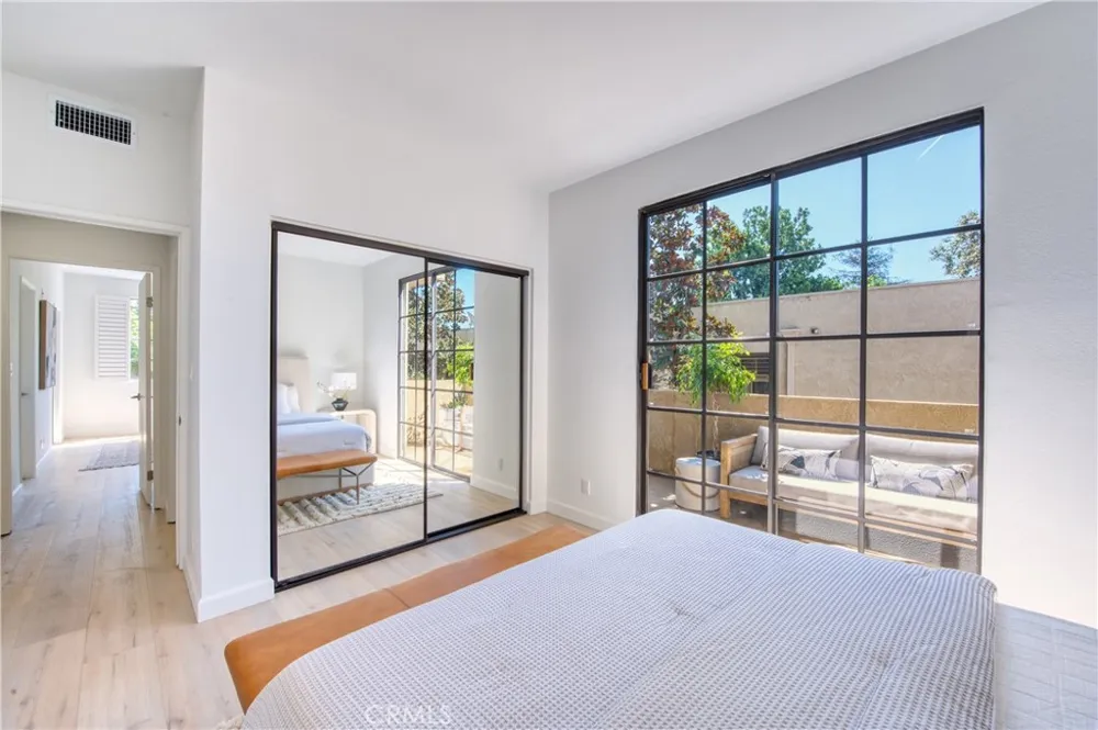 221 S Oak Knoll Avenue #202 Pasadena, CA 91101