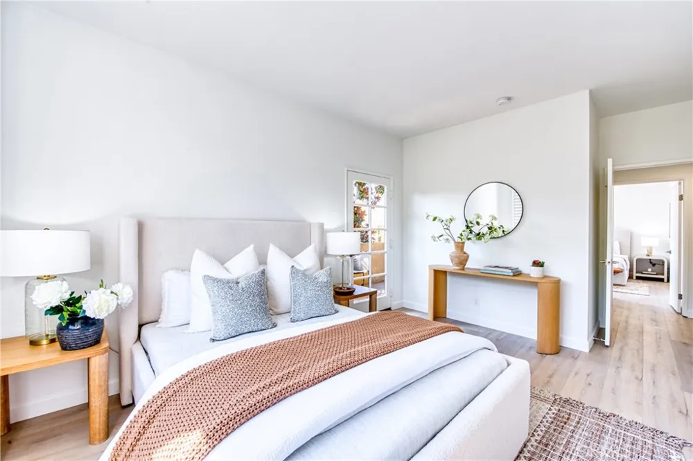 221 S Oak Knoll Avenue #202 Pasadena, CA 91101