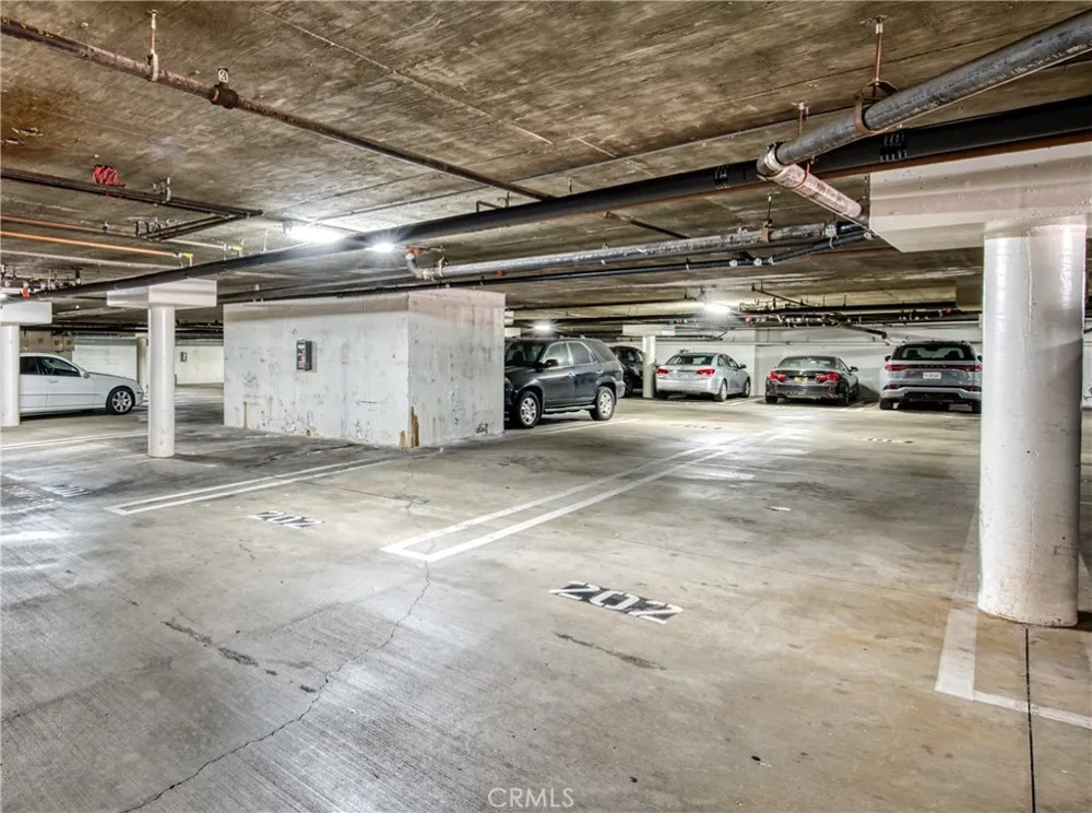 221 S Oak Knoll Avenue #202 Pasadena, CA 91101