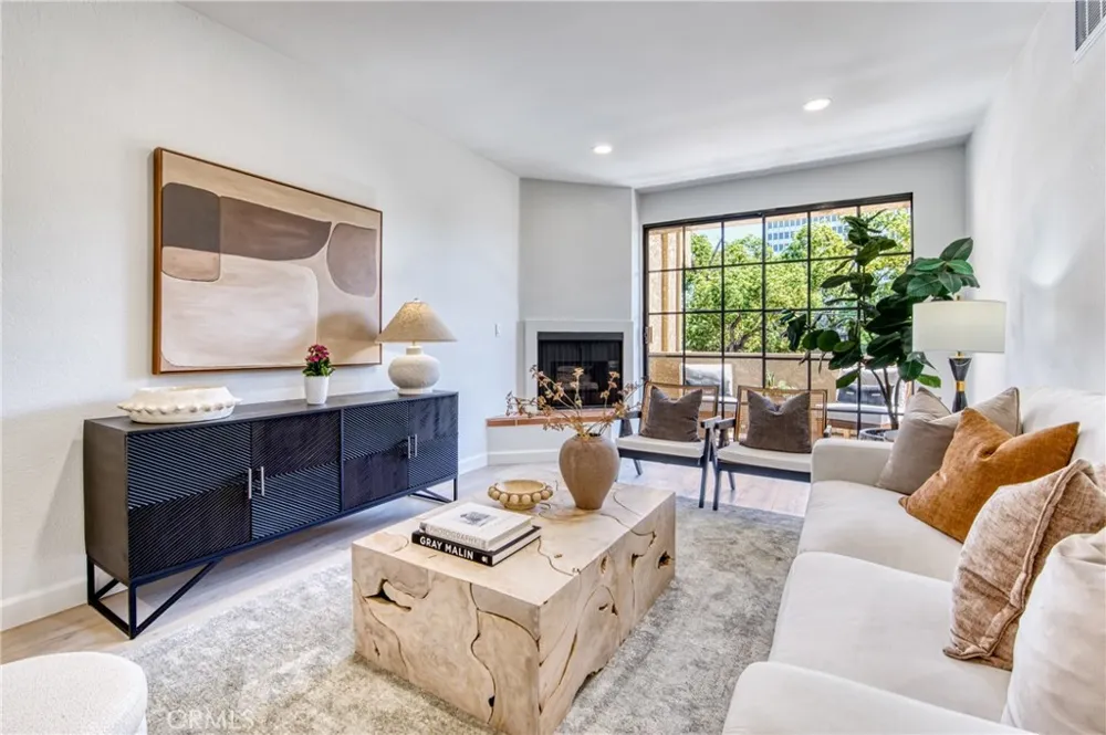 221 S Oak Knoll Avenue #202 Pasadena, CA 91101