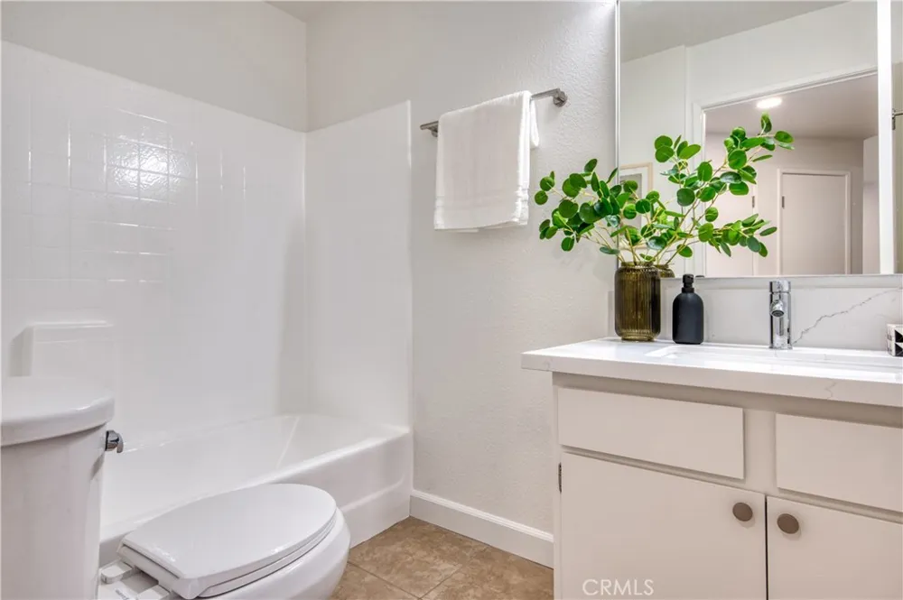 221 S Oak Knoll Avenue #202 Pasadena, CA 91101