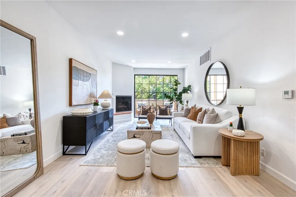 221 S Oak Knoll Avenue #202 Pasadena, CA 91101