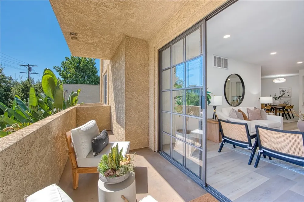 221 S Oak Knoll Avenue #202 Pasadena, CA 91101