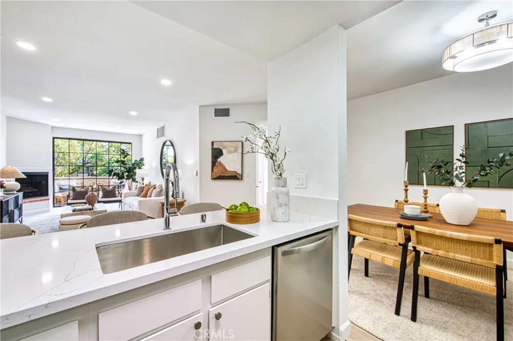 221 S Oak Knoll Avenue #202 Pasadena, CA 91101