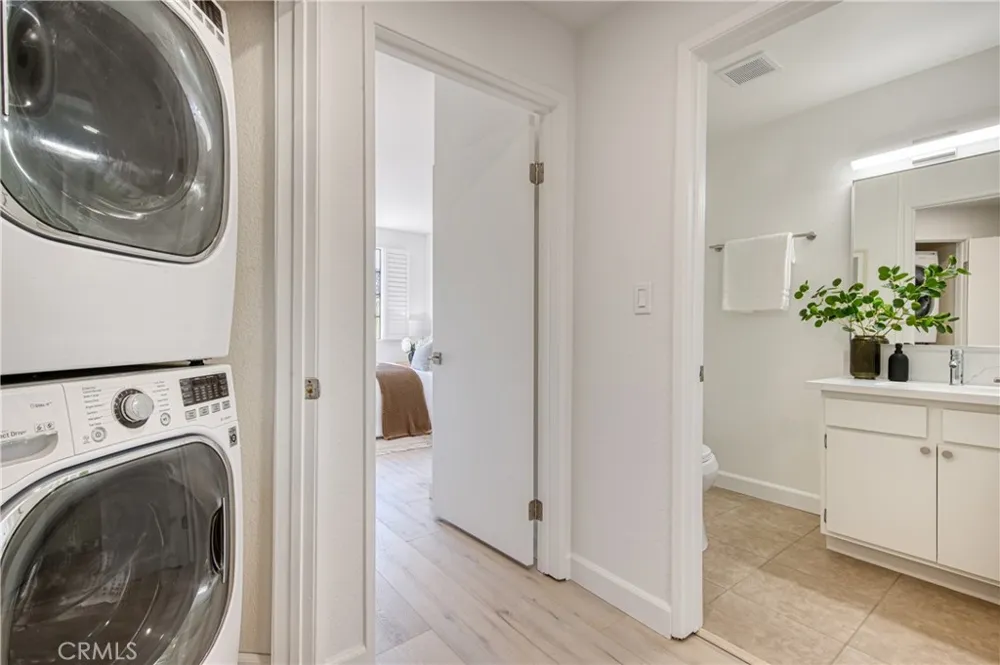 221 S Oak Knoll Avenue #202 Pasadena, CA 91101