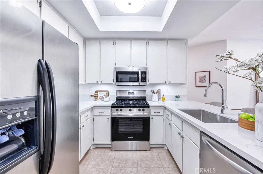 221 S Oak Knoll Avenue #202 Pasadena, CA 91101