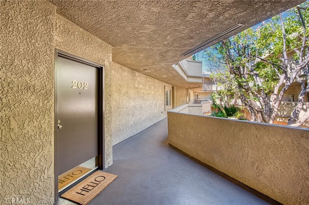 221 S Oak Knoll Avenue #202 Pasadena, CA 91101