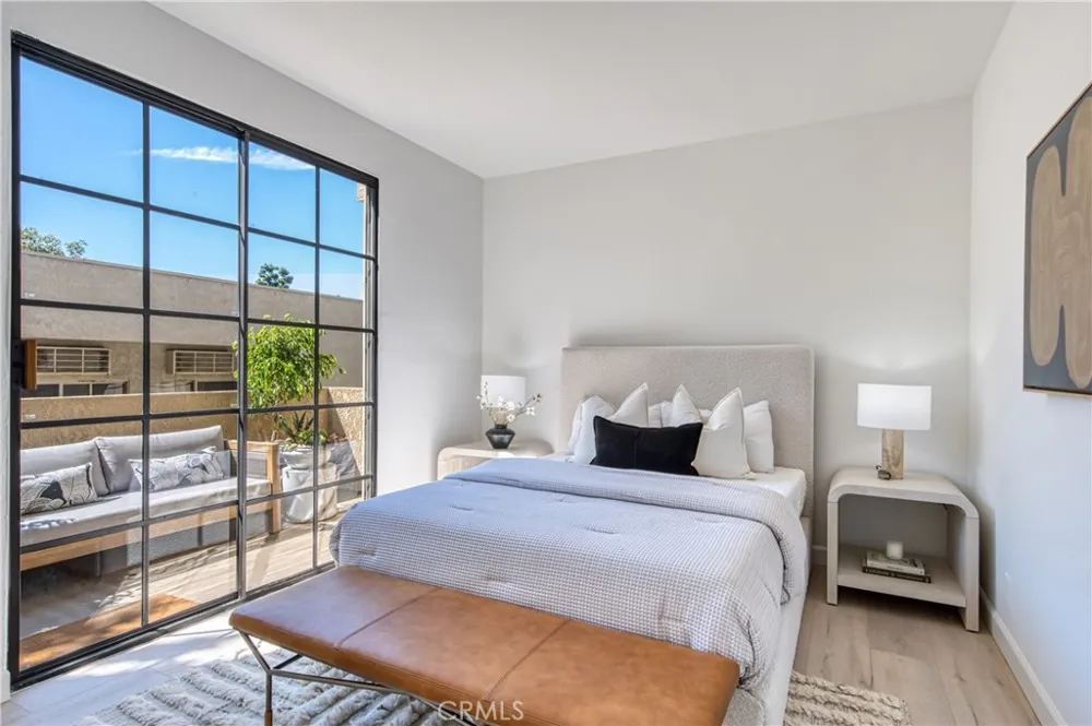221 S Oak Knoll Avenue #202 Pasadena, CA 91101