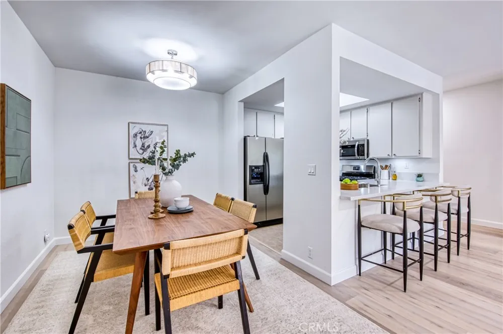 221 S Oak Knoll Avenue #202 Pasadena, CA 91101