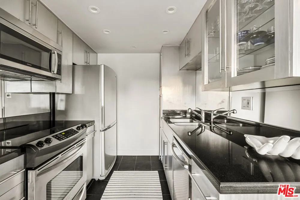 1131 Alta Loma Road #415 West Hollywood, CA 90069