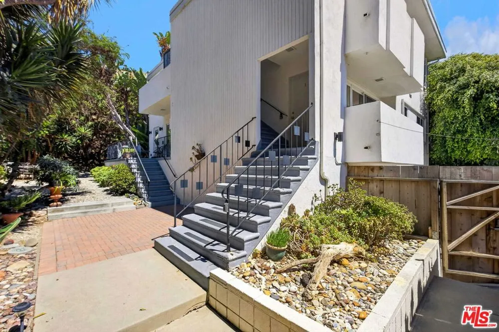 22357 Pacific Coast Highway Malibu, CA 90265