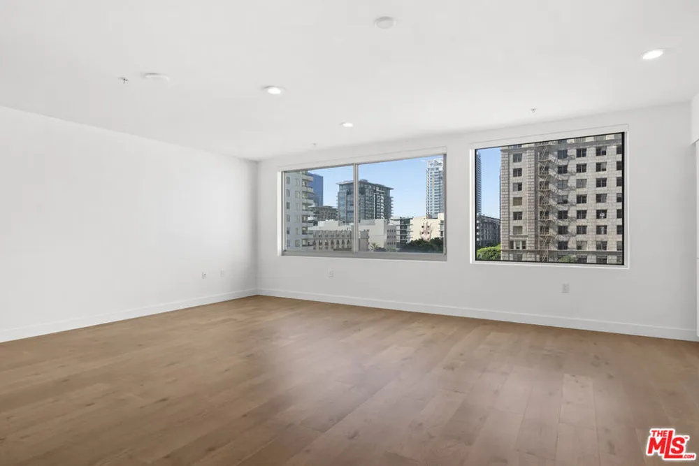 901 S Flower Street #513 Los Angeles, CA 90015