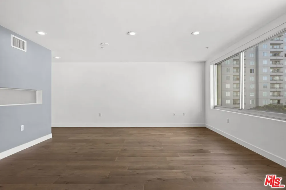 901 S Flower Street #513 Los Angeles, CA 90015
