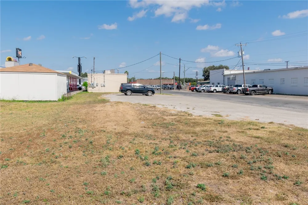 1260 E Main Street Alice, TX 78332