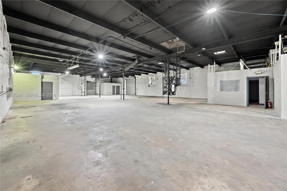 1050 E 24th St Hialeah, FL 33013